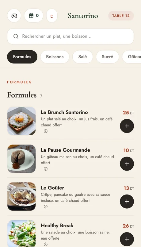 La carte de Santorino sur le téléphone d'un client, avec les photos des plats et leurs prix